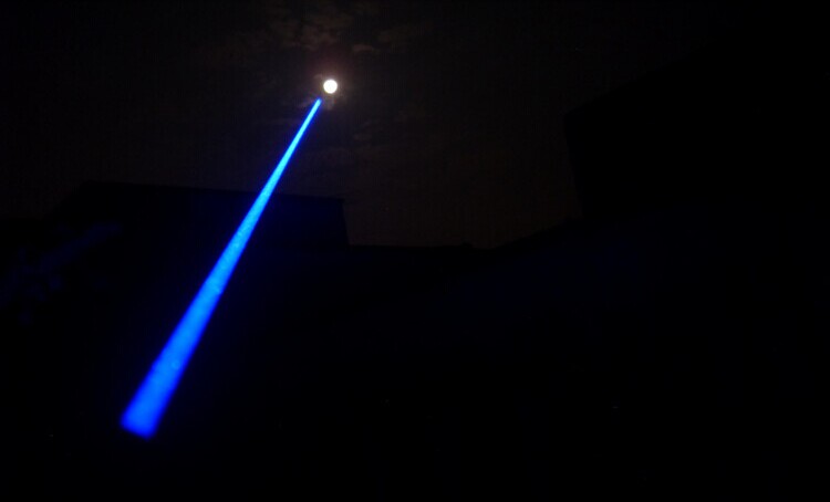 pointeur laser bleu