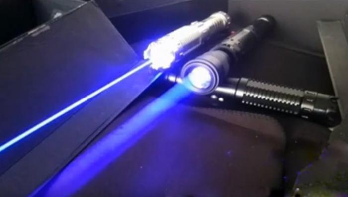 10 fois faisceau pointeur laser