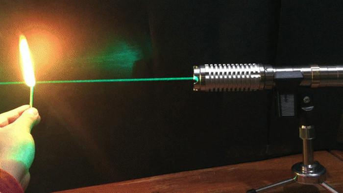 laser pointeur vert très puissant 520nm 